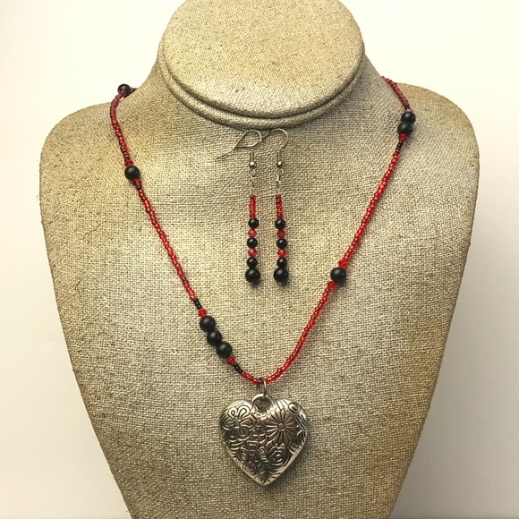 Red Seed Bead Necklace With Earrings - Picture 2 of 6